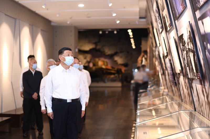 2022年8月16日至17日，中共中央總書記、國家主席、中央軍委主席習(xí)近平在遼寧考察。這是16日下午，習(xí)近平在錦州市考察遼沈戰(zhàn)役紀(jì)念館。 新華社記者 燕雁 攝